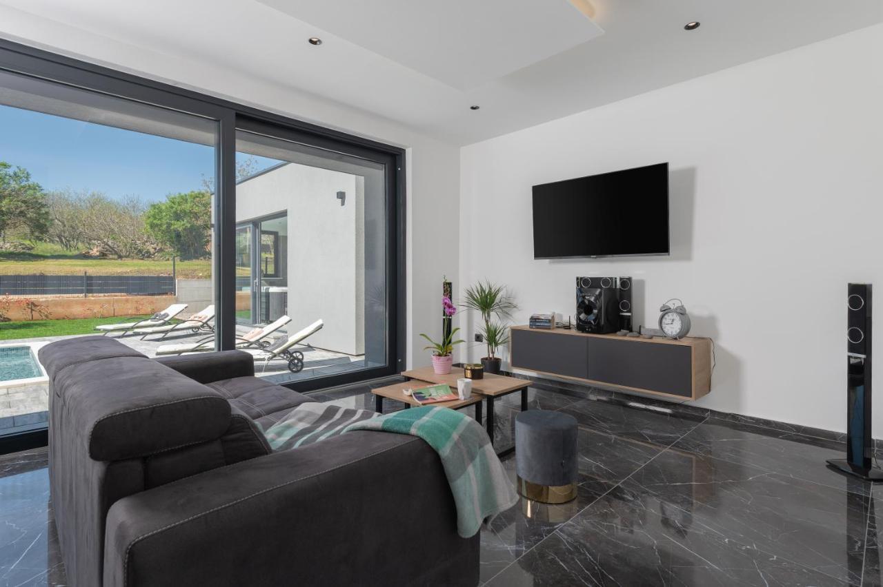Ruzici  Green Luxury II With Heated Pool, Jacuzzi & Sauna מראה חיצוני תמונה